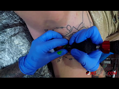 ❤️ Ekstremno tetovirana zgoda Sully Savage tetovirala se na klitorisu ❌ Seks video na bs.higlass.ru ❌️❤